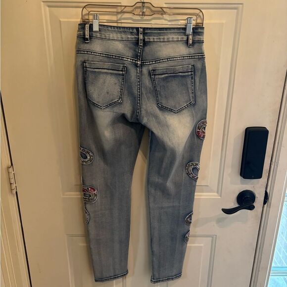 A.Z.I. Blue Jeans with Floral and Bead Embroidery - Picture 3 of 5